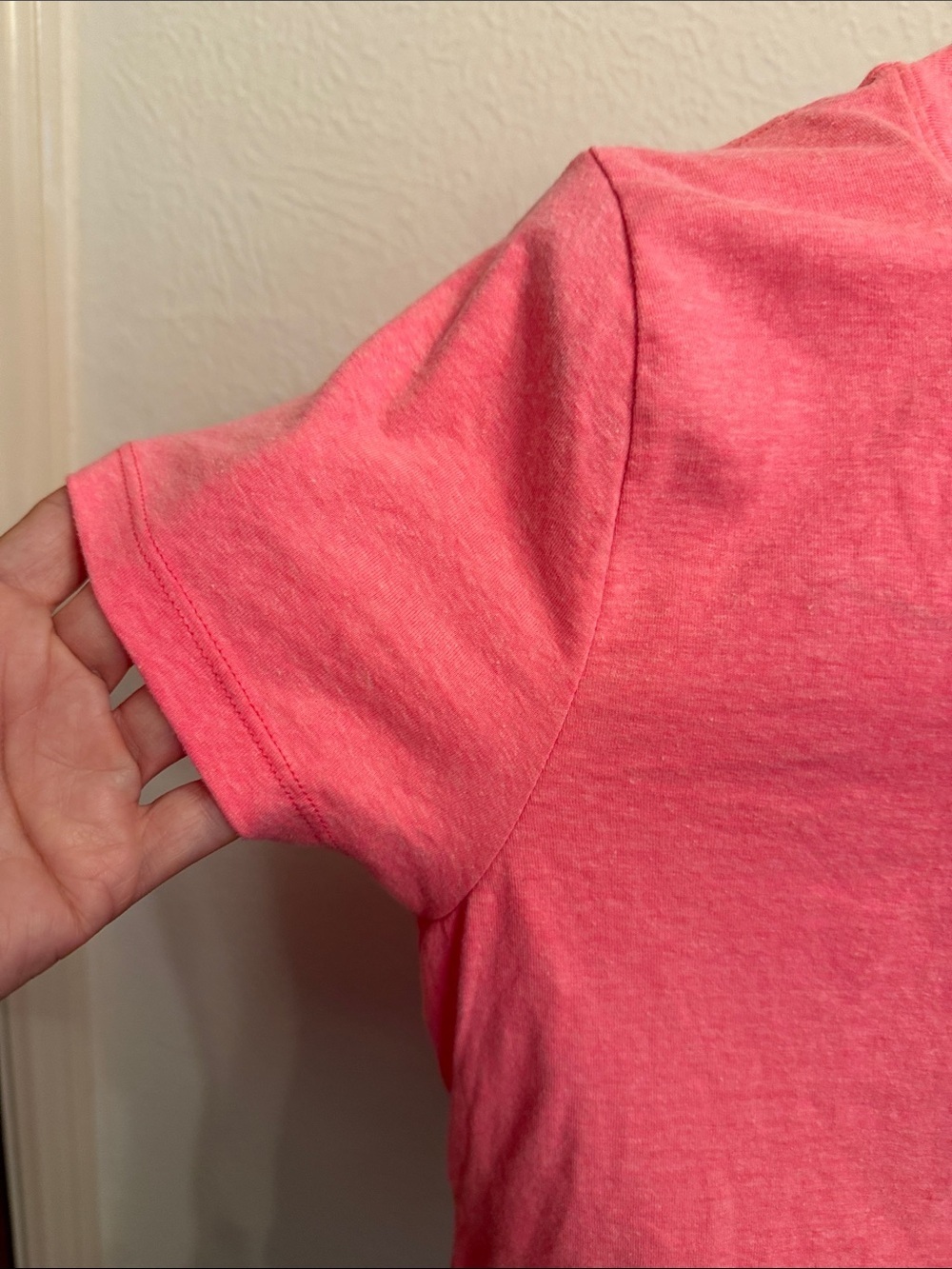 🩷🩷🩷3 for 12$🩷🩷🩷Women's V-Neck Tee - Pink - Picture 3 of 5